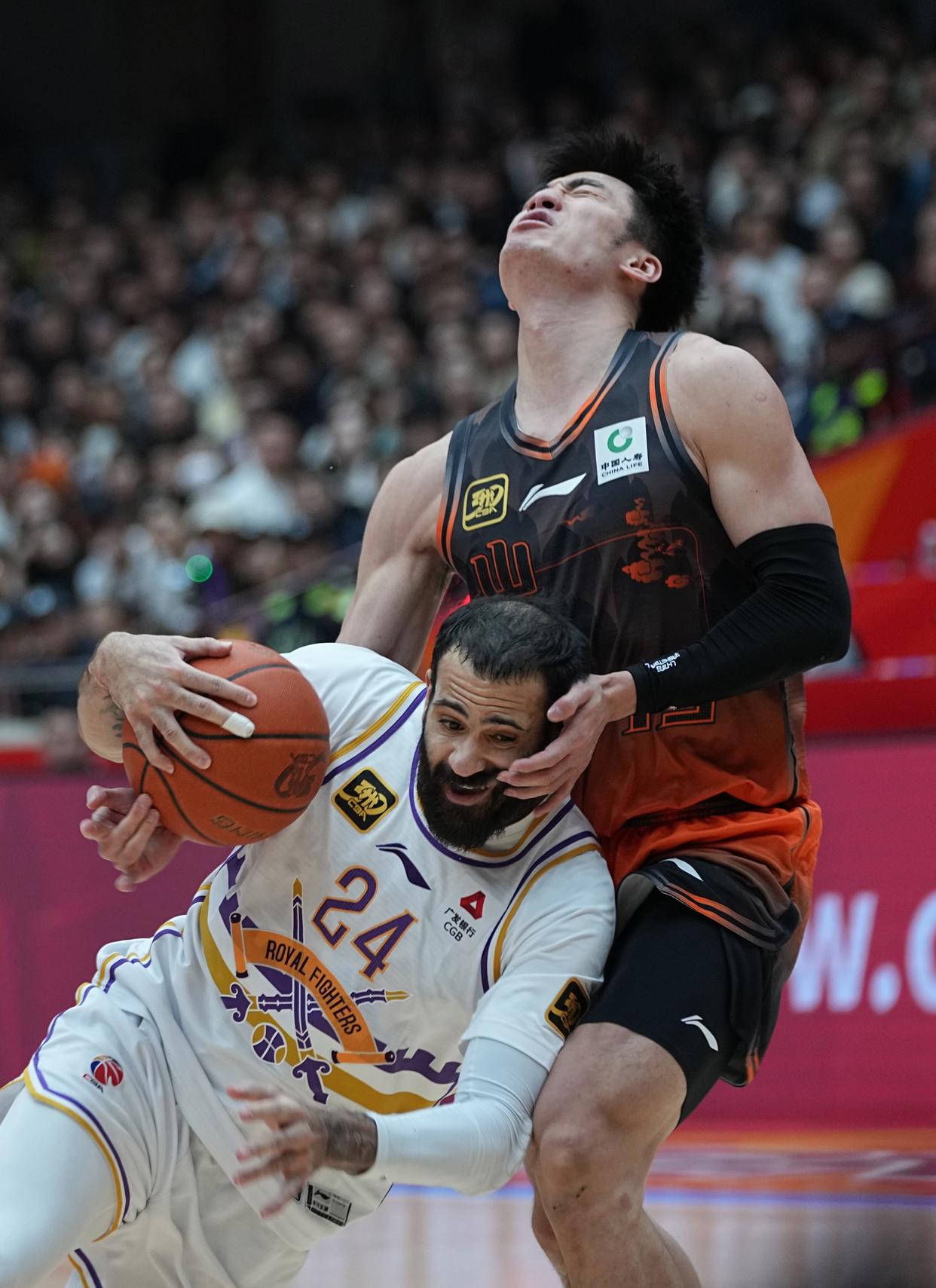 开云首页体验-赛后山东男篮绝杀压哨——NBA季后赛节点到来；话题不断；数据趋势出现新变化的简单介绍